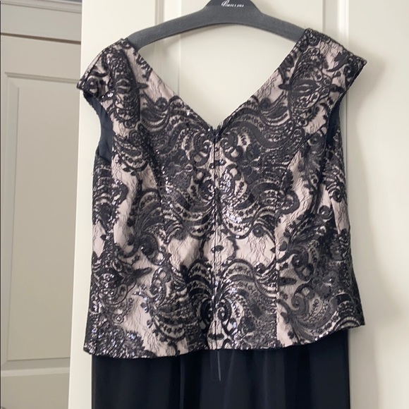 Dress - Picture 4 of 4